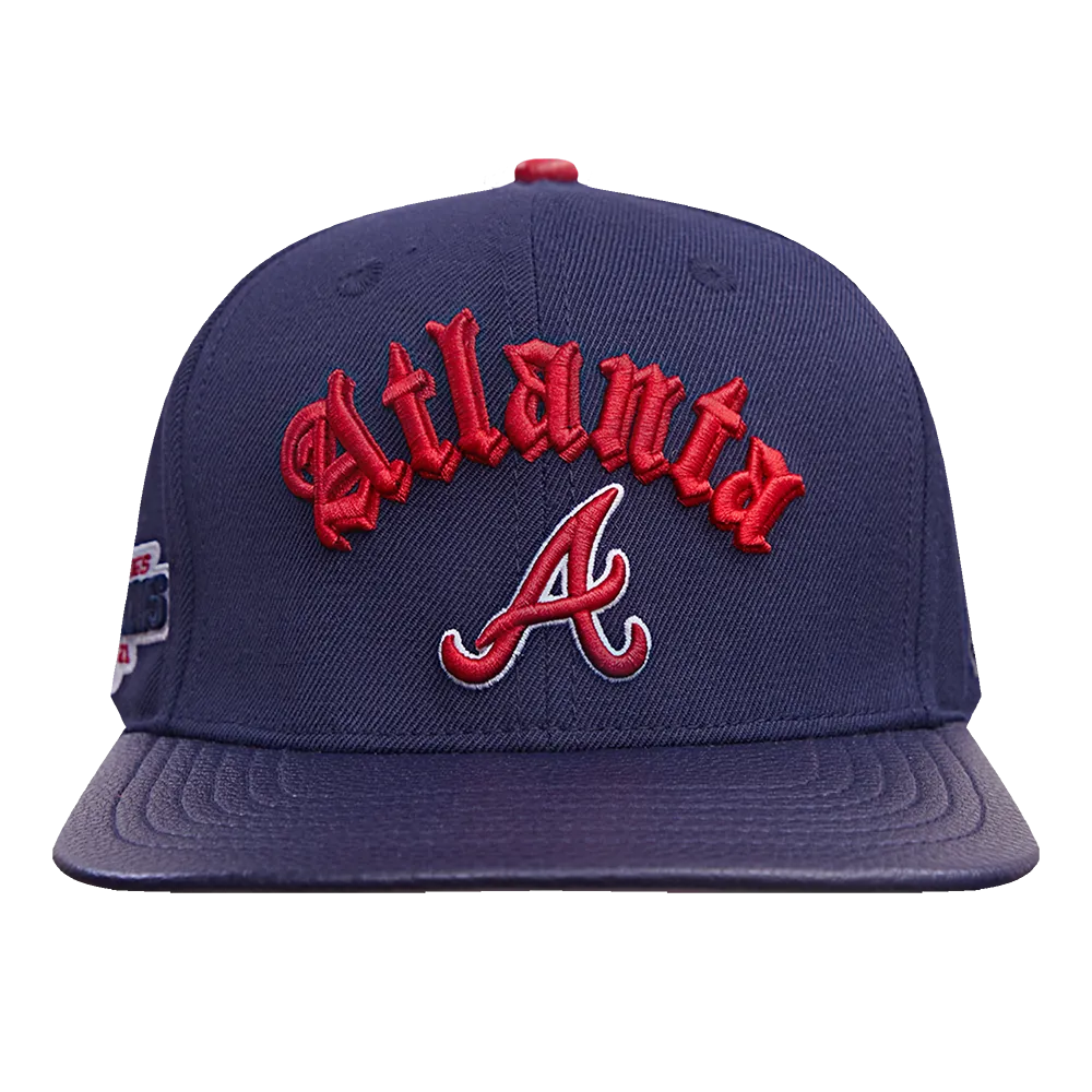 MLB ATLANTA BRAVES OLD ENGLISH UNISEX 6 PANEL LEATHER STRAPBACK (MIDNIGHT NAVY)