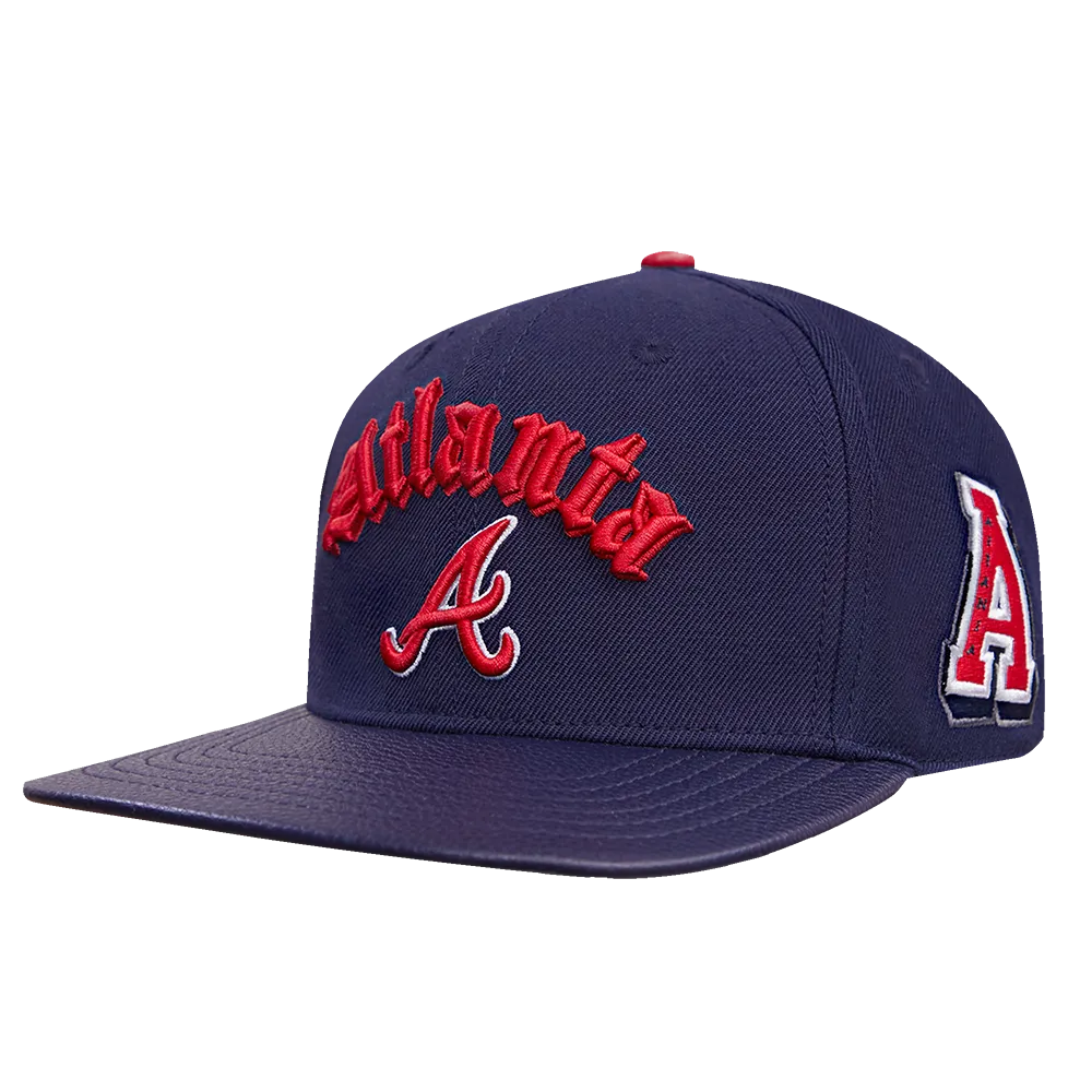 MLB ATLANTA BRAVES OLD ENGLISH UNISEX 6 PANEL LEATHER STRAPBACK (MIDNIGHT NAVY)