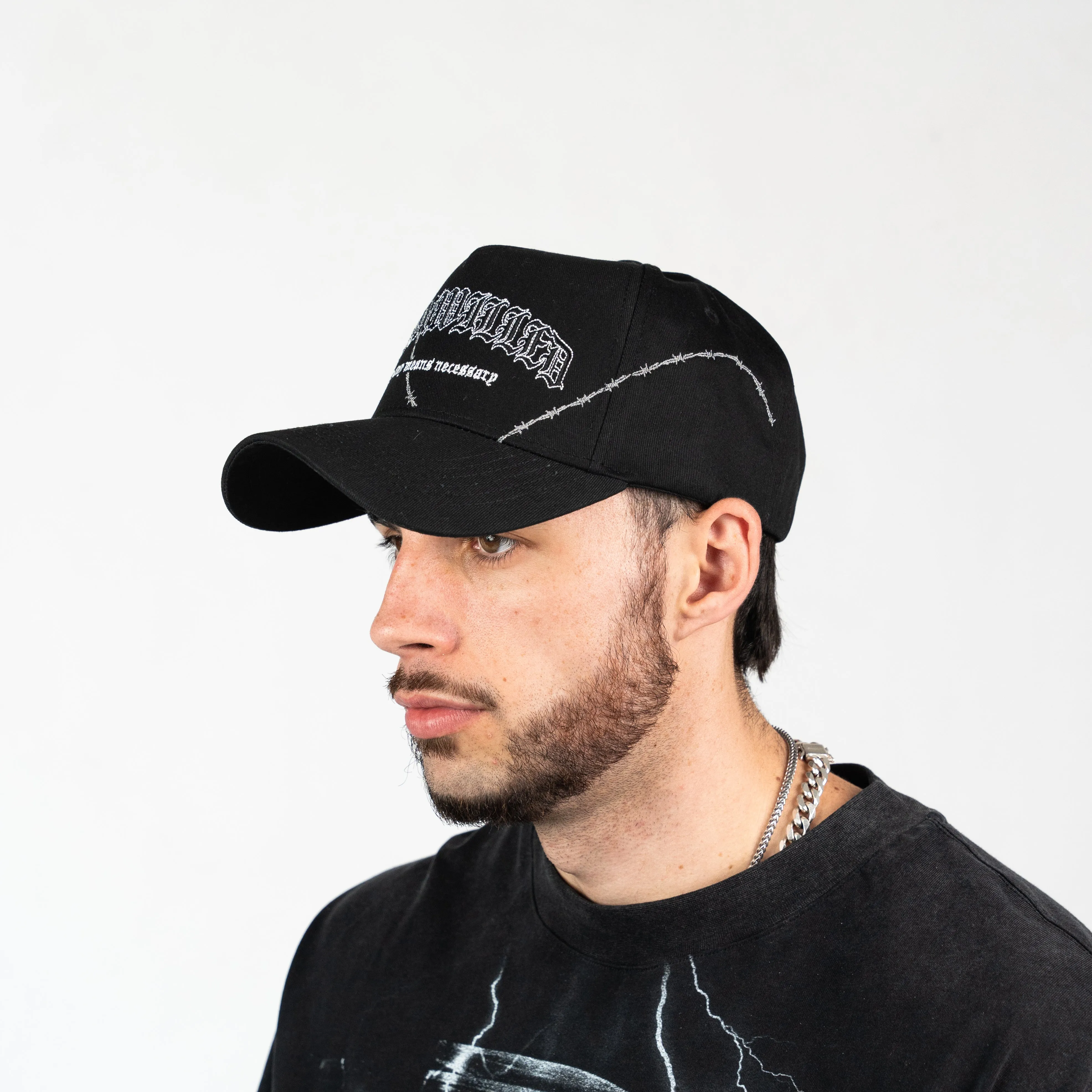 OLD ENGLISH STRAPBACK - BLACK