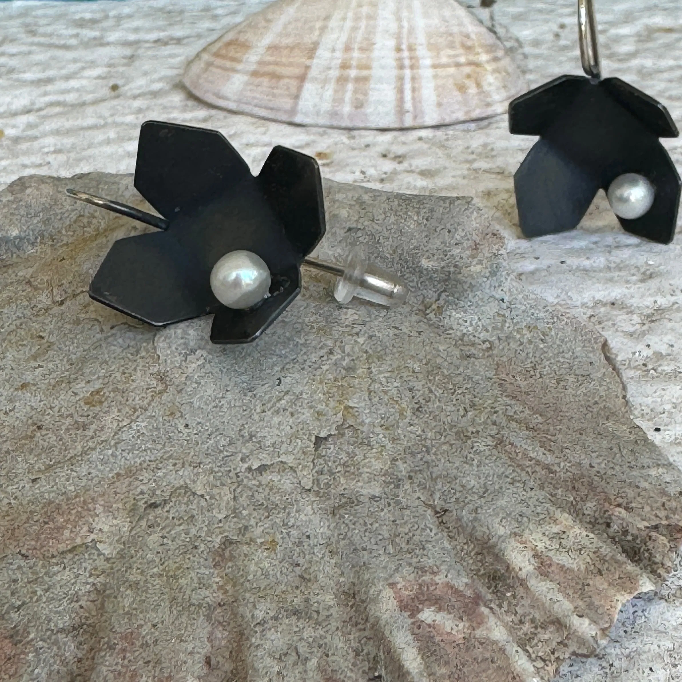 Oxidised silver and pearl urban flower hooks