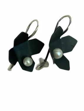 Oxidised silver and pearl urban flower hooks