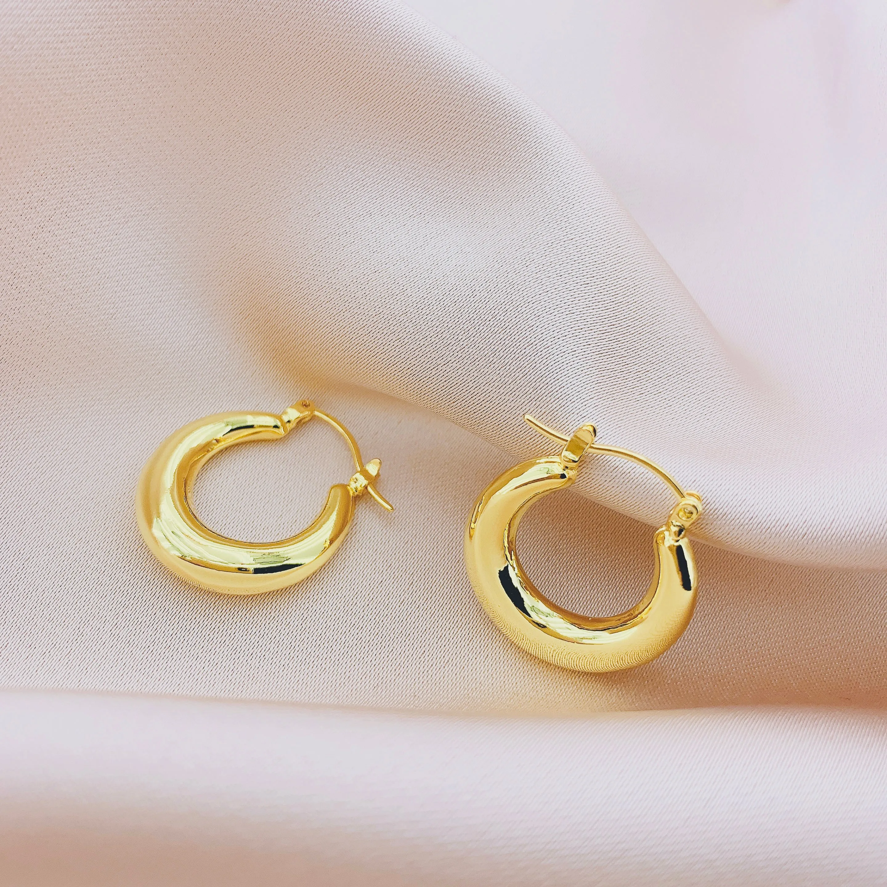 Women's Fashion Hollow Hoop Earring